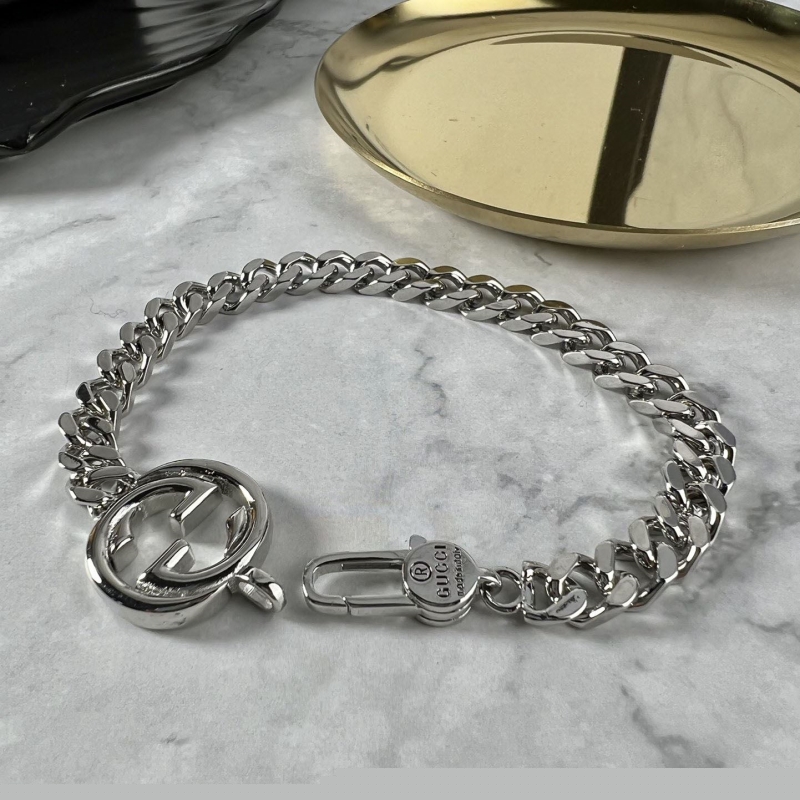 G*u*i bracelets